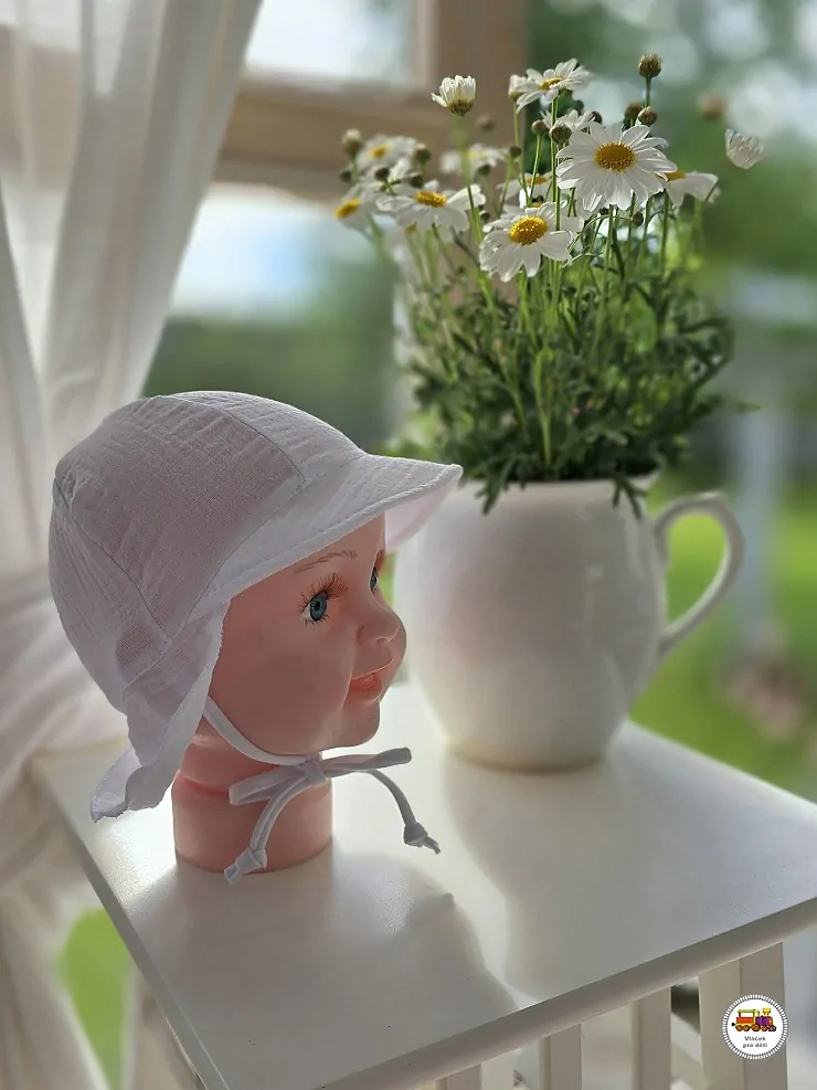 Dětská letní mušelínová čepice s kšiltem /9.517/ bílá vel.S (2-6měs)