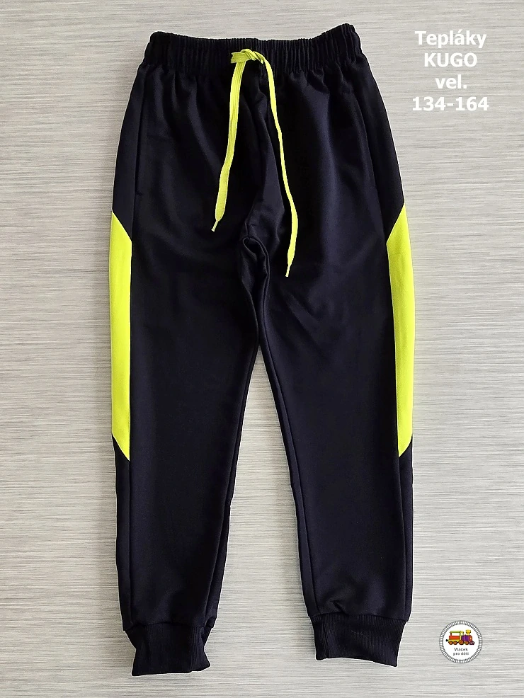 Chlapecké tepláky Kugo WT-7304B černé se zelenou vel.146