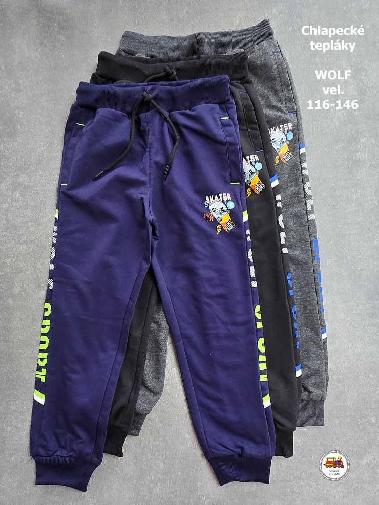Chlapecké tepláky Wolf T2578B SKATER černé vel.146