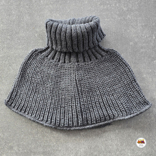 Dětský pletený nákrčník - tmavší šedá