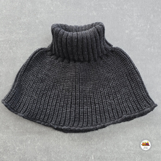 Dětský pletený nákrčník - nejtmavší šedý