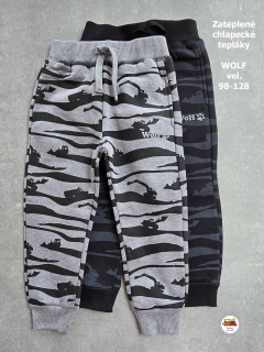 NOVINKA-Chlapecké zateplené tepláky Wolf T2377 Bagry na maskáči vel. 98, 104, 110, 116, 122, 128
